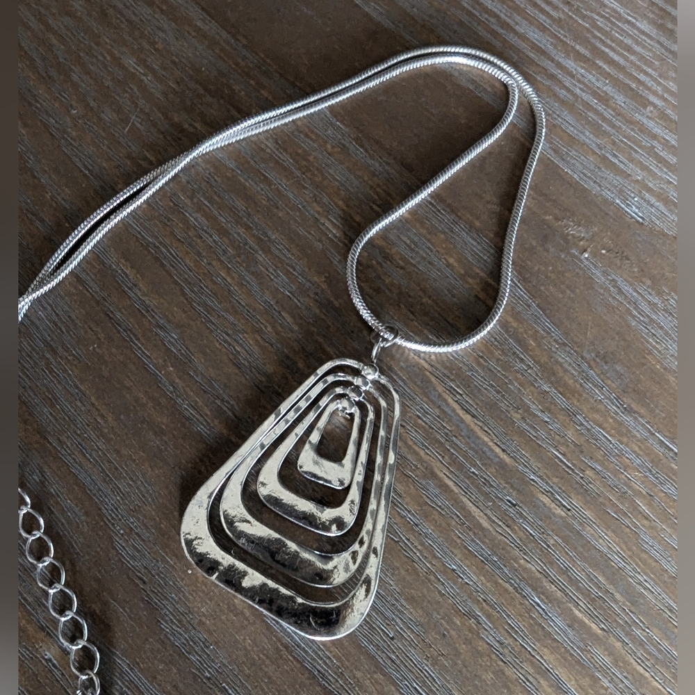 Fantastic Hammered Silver Toned Necklace